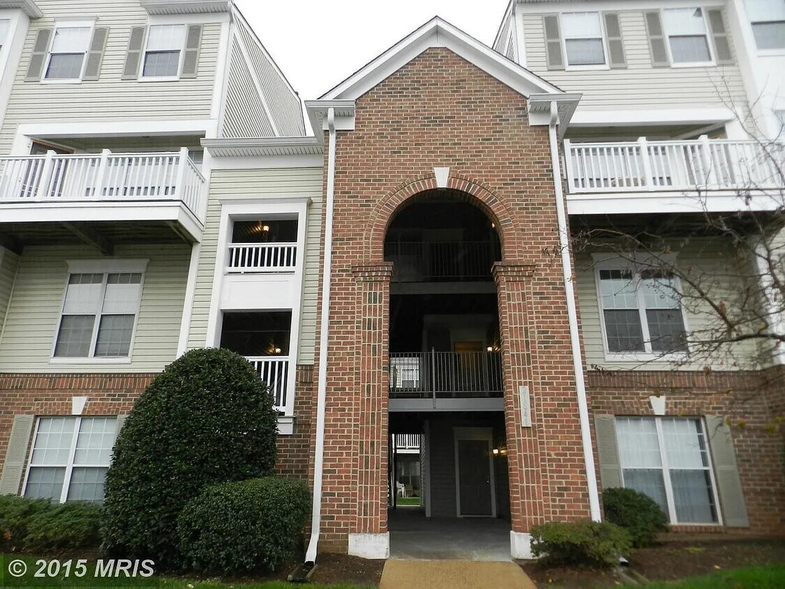 21841 Baldwin Square Unit 302, Sterling, VA 20164 Condo for Rent in
