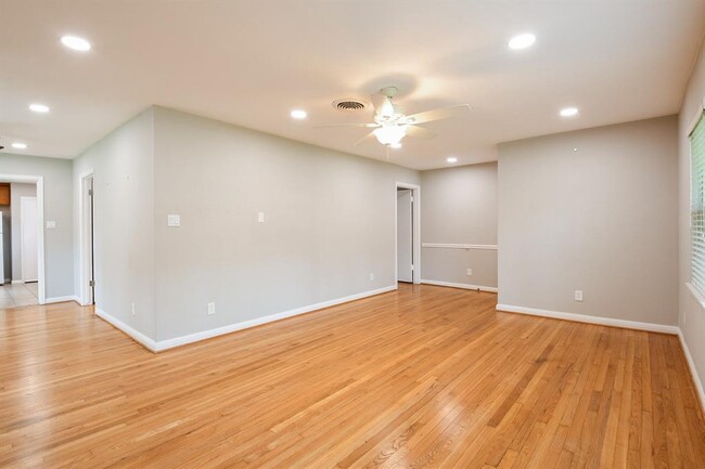 Foto del edificio - 1120 Anderson St