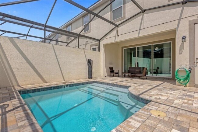 Foto del edificio - 1540 Carey Palm Cir