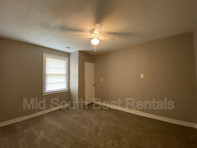 Foto del edificio - 1688 Winston Dr