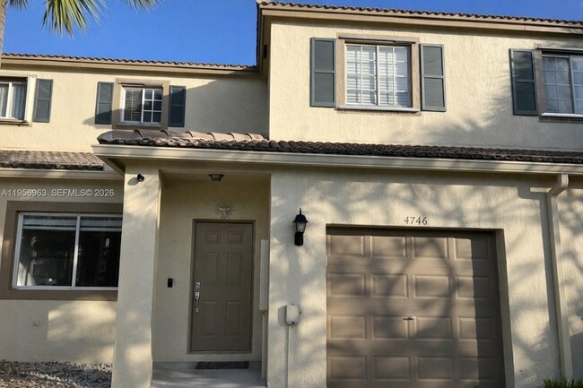 Building Photo - 4746 Lago Vista Dr