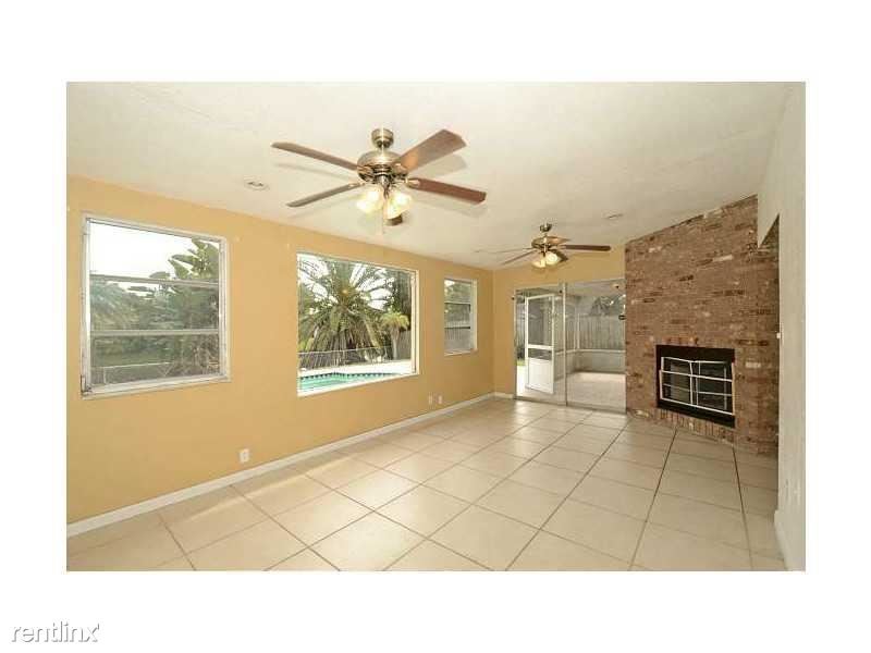 Building Photo - 3 br, 2 bath House - 1075 Sunset Strip