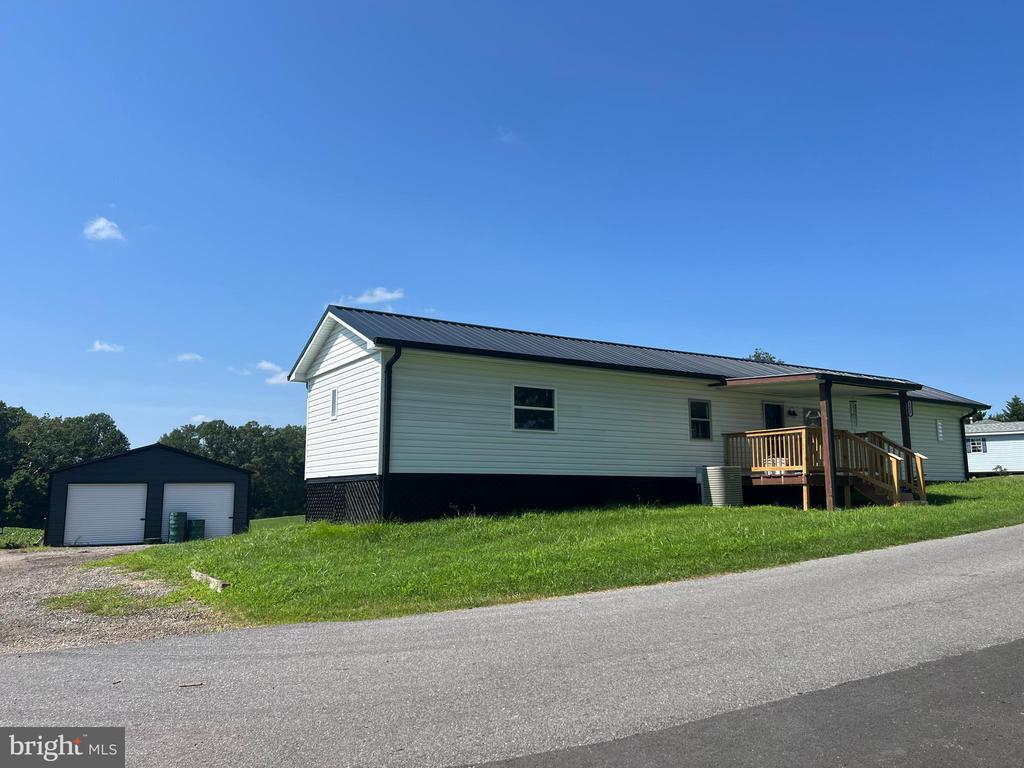 Foto del edificio - 23557 Daniel Farm Ln