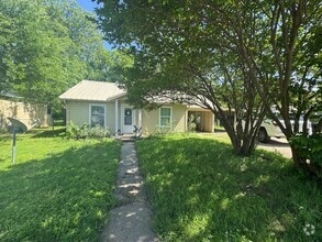 Building Photo - 950 W Elm