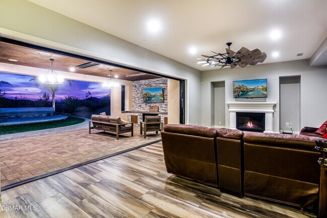 Foto del edificio - 7377 Woods Ct