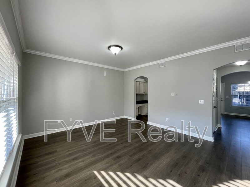 Foto principal - 553 Rosedale Ave