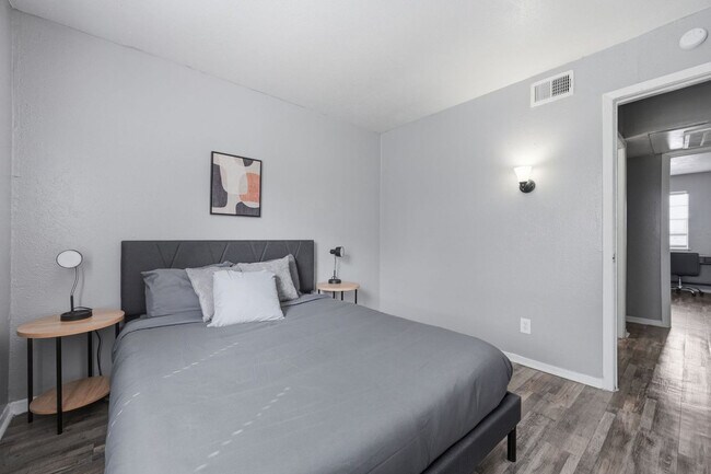 Foto del edificio - 412 W Pioneer Pkwy