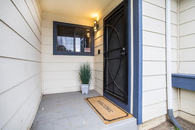 Building Photo - 131 Trident Ct