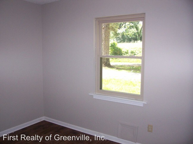 Building Photo - 3 br, 2 bath House - 118 Evans Road