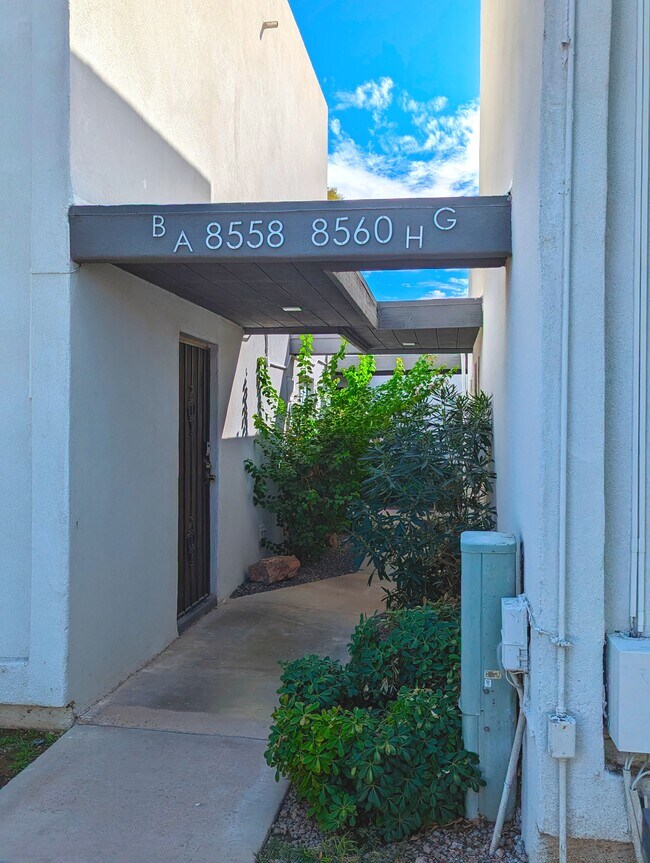 Building Photo - 8558 E Indian School Rd