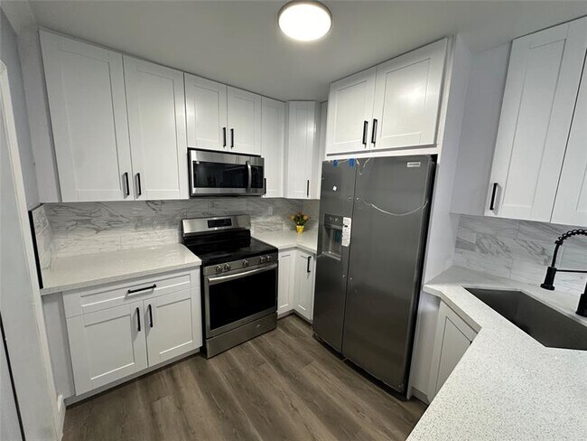 Foto del edificio - 814 SW 12th Pl