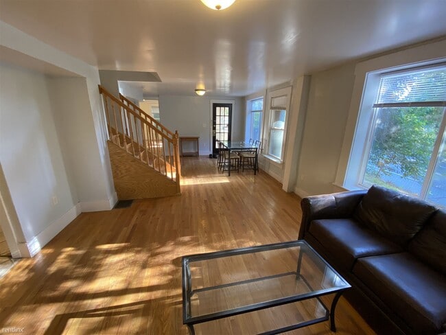 Building Photo - 4 br, 2 bath House - 1039 N Main St