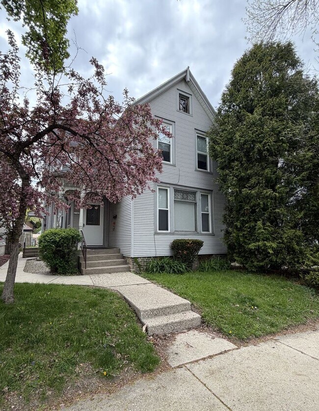 Building Photo - 2543 S Graham St