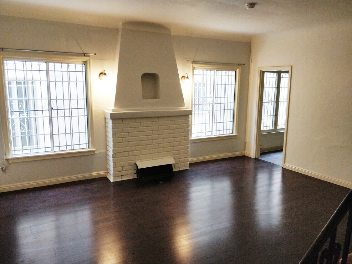 Primary Photo - 6447 Orange St