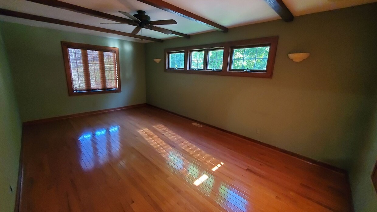 Foto del edificio - Large 4 bedroom Home for Rent