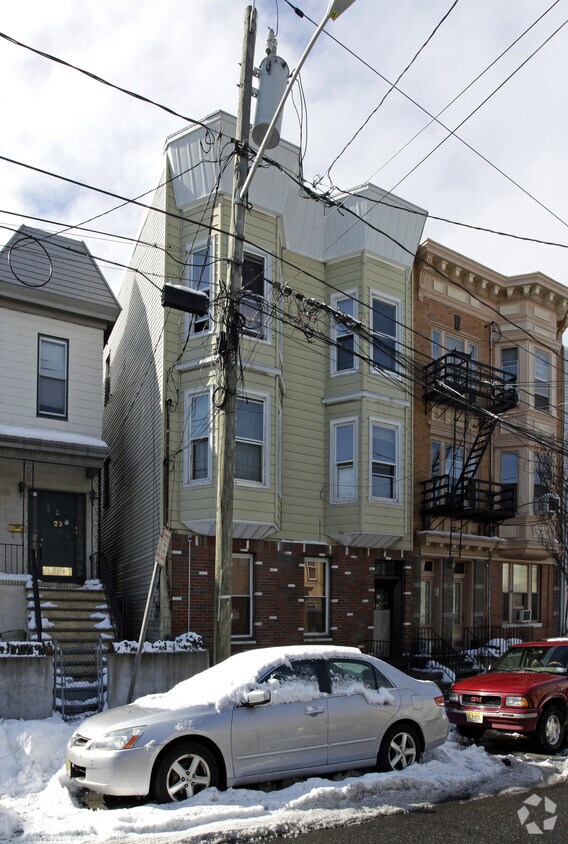 Primary Photo - 25 Thorne St