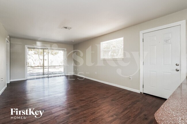 Foto del edificio - 3532 Brink Cir