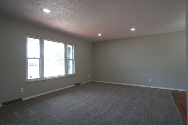 Foto del edificio - 5007 Alta Loma Rd
