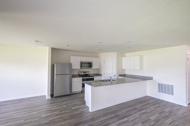 Building Photo - 677 Hillview Lp