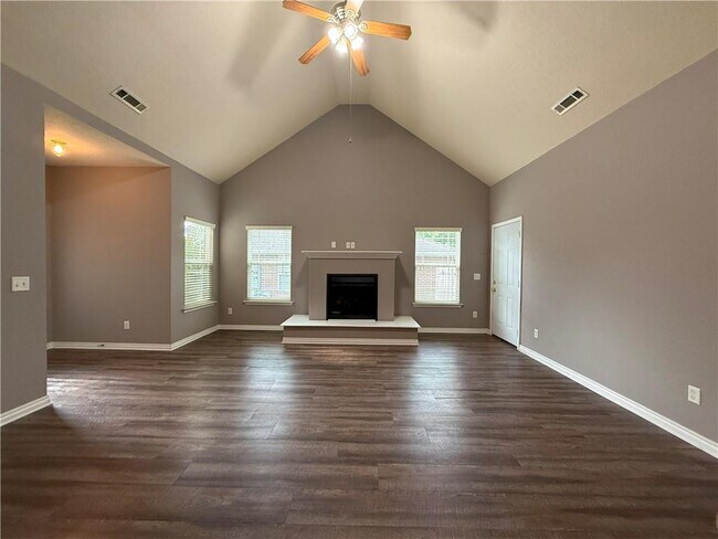 Building Photo - 661 Appleridge Dr