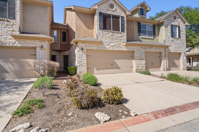 Foto del edificio - Lovely 2 Bedroom, 2.5 Bath Townhome w/ 2-Car Garage in Cedar Park!