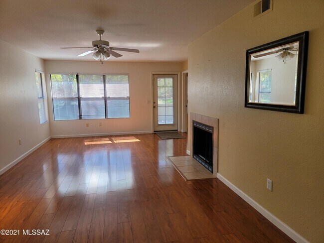 Foto del edificio - 5855 N Kolb Rd