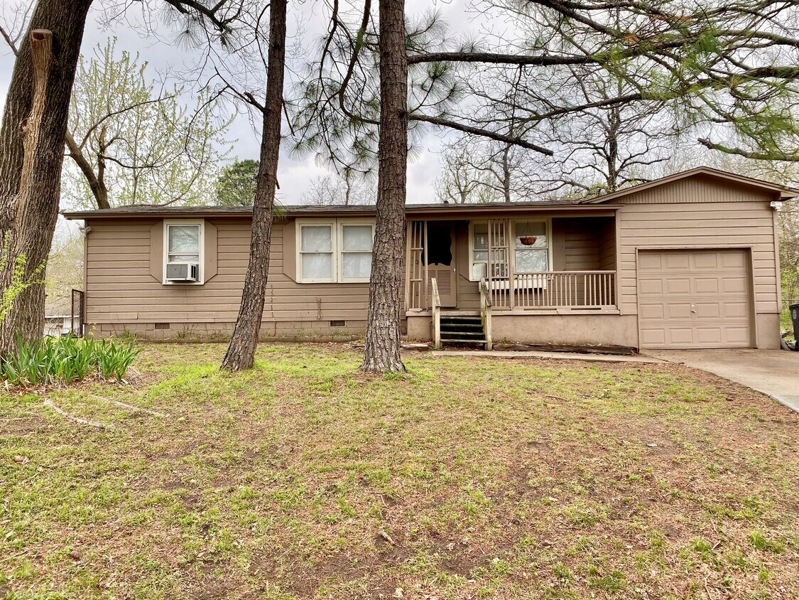 Foto principal - 8728 S Winston Ave