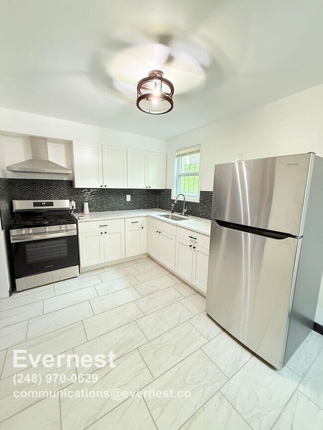 Building Photo - Charming 2-Bedroom Home in a Convenient Lo...
