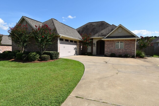 Building Photo - Spacious 3 Bedroom, 2 Bath Home