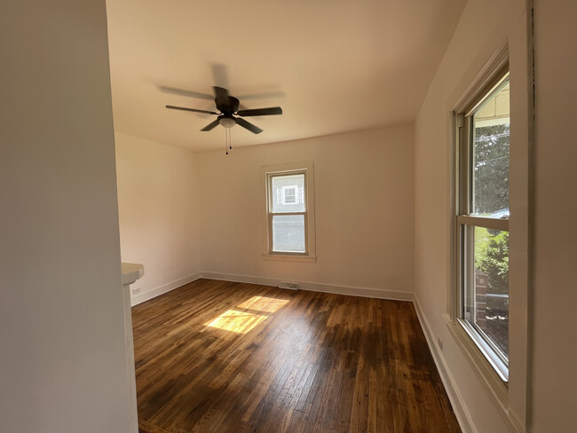 Foto del edificio - 318 E Independence Blvd