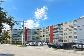 Building Photo - 1475 NE 125th Terrace