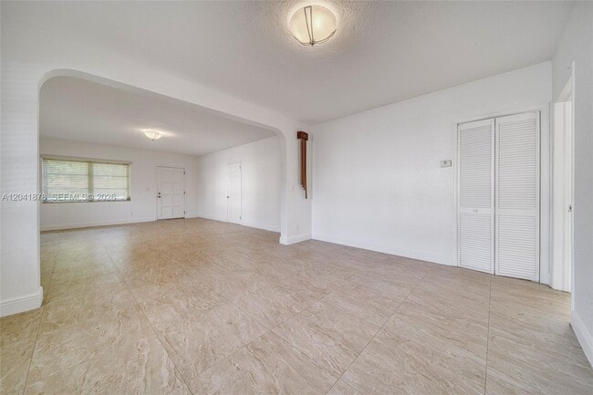 Foto del edificio - 4136 SW 14th St