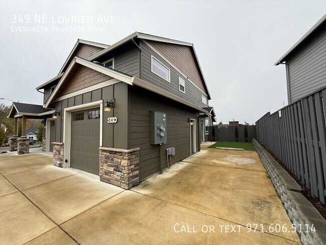 Building Photo - 349 NE Lovrien Ave