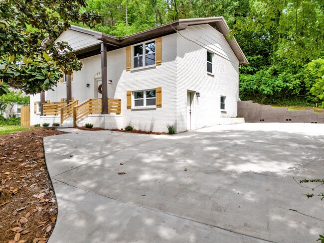 Building Photo - 917 S Forrest Dr