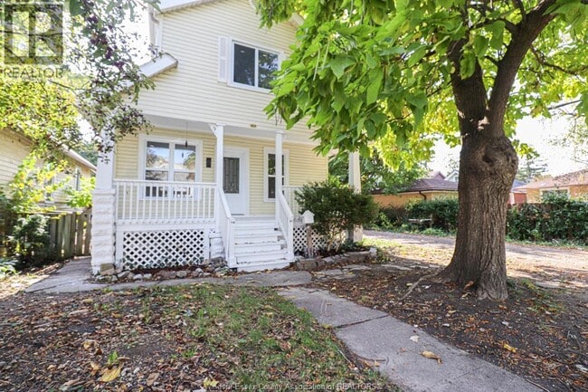 Building Photo - 459 Ellis St W