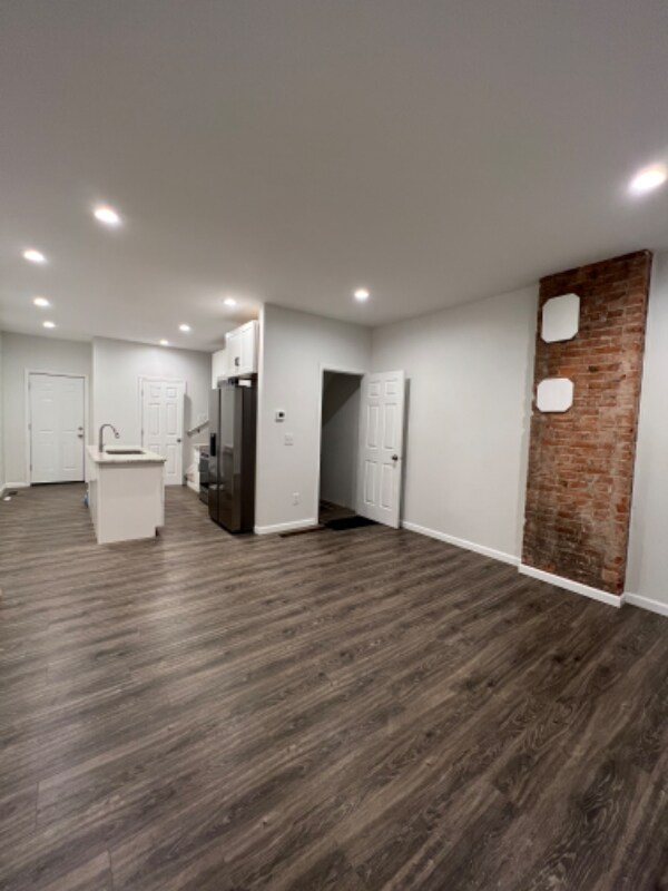 Building Photo - 239 Reeb Ave