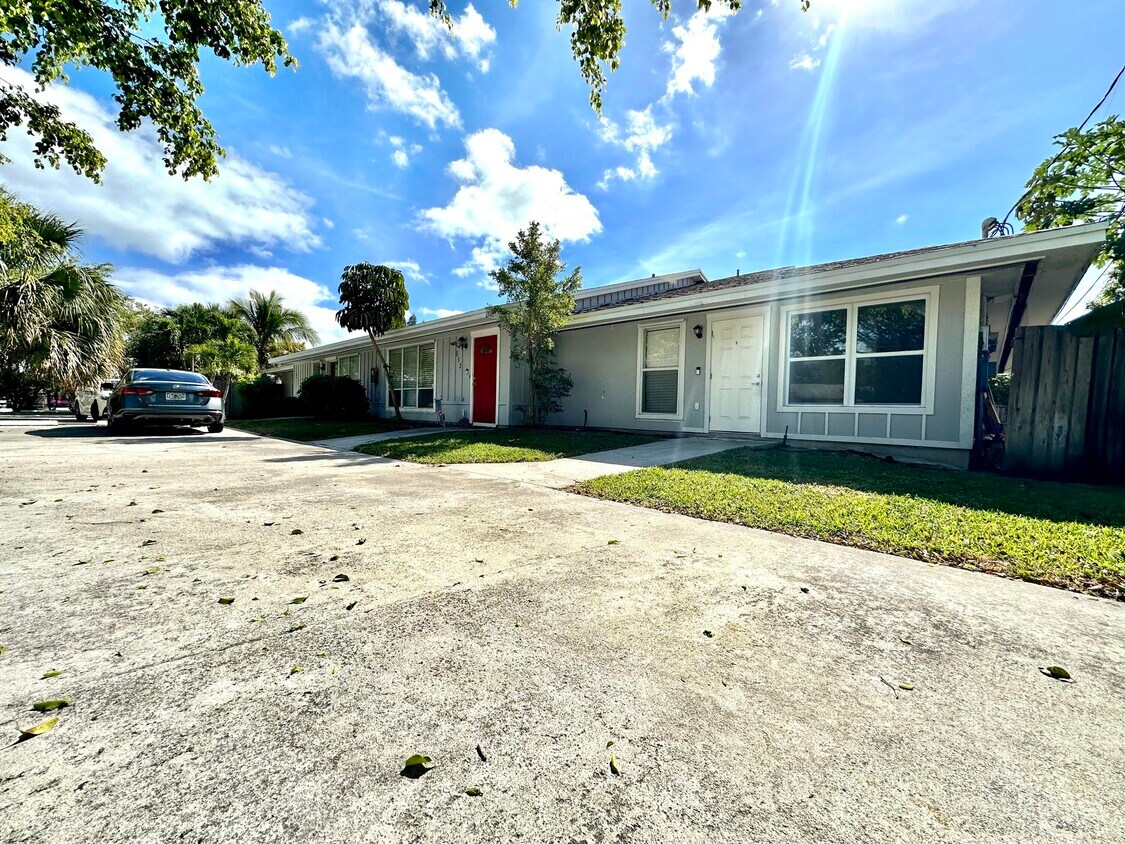 513 Pine Ridge Ave Unit B, Lantana, FL 33462 Apartment for Rent in Lantana, FL