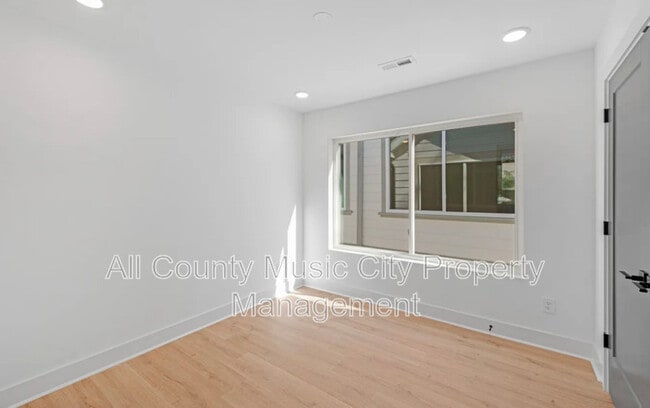 Building Photo - 204B Alta Loma Rd