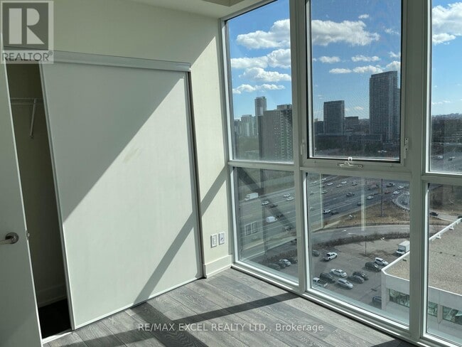 Building Photo - 180 Fairview Mall Dr