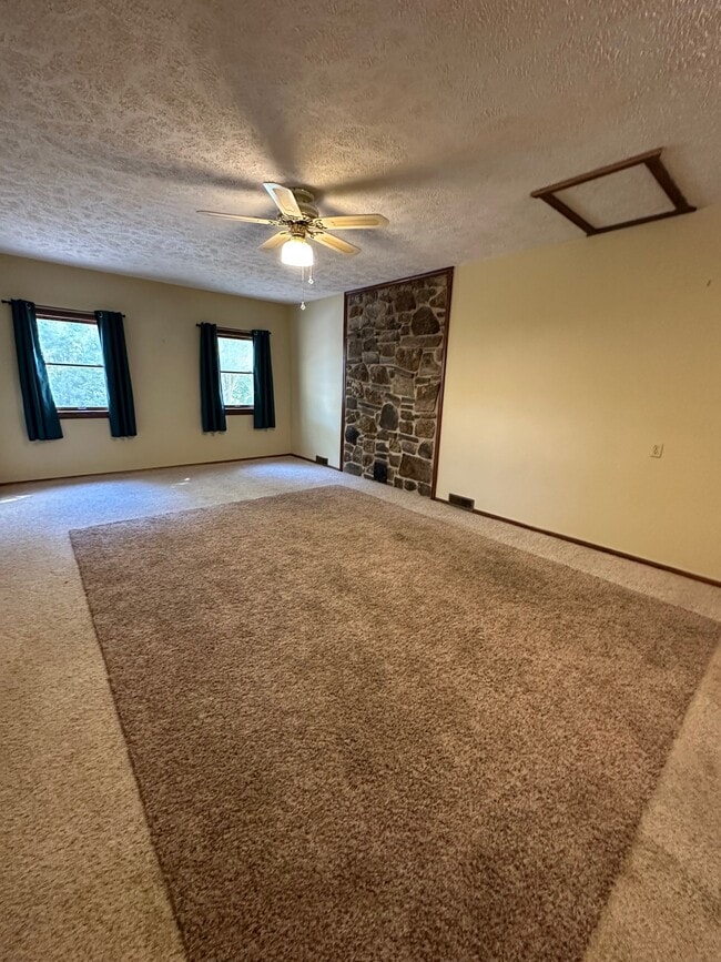 Foto del edificio - 905 Honeysuckle Ave