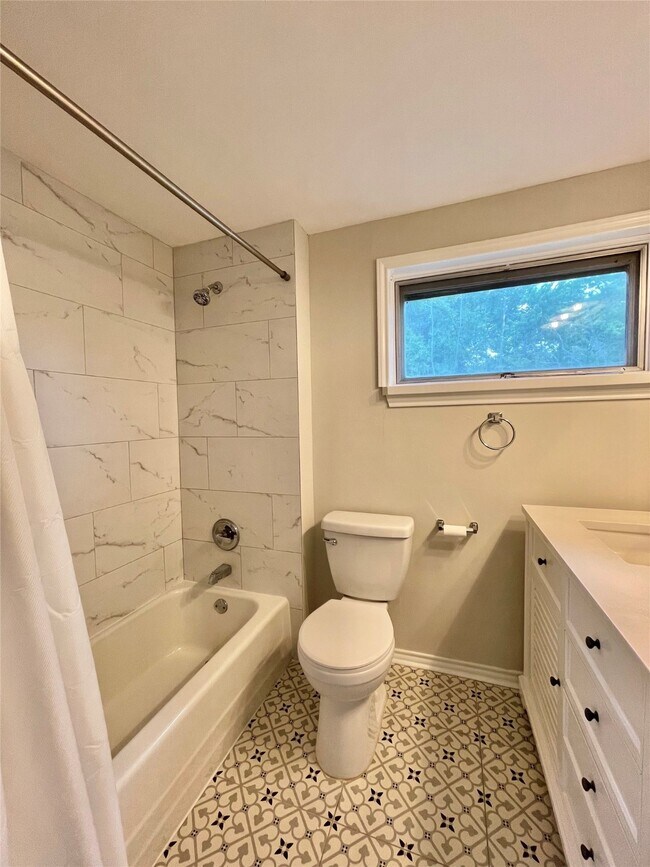 Foto del edificio - 1112 Southampton Dr