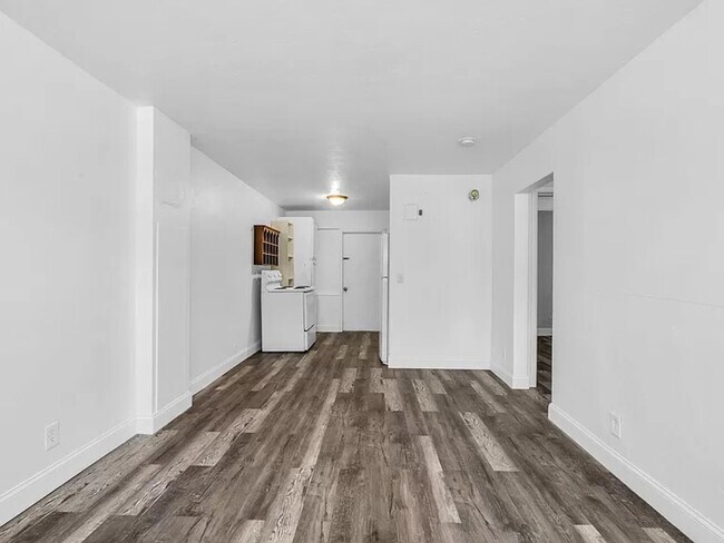 Building Photo - 203 4th