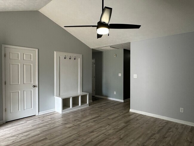 Building Photo - 3 Bedroom 2 Full Baths in the Heart of Hope Mills