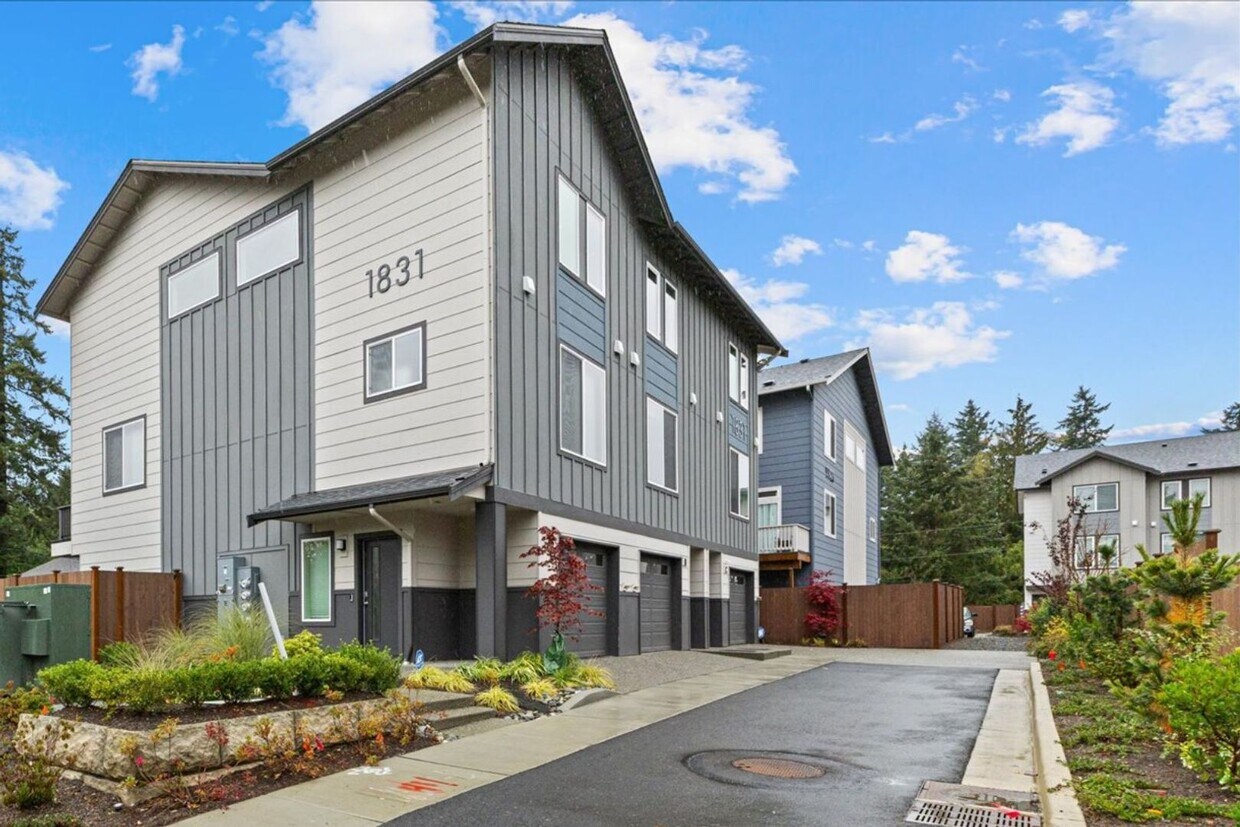 Primary Photo - New Construction 2-Bed Townhome Near Boein...