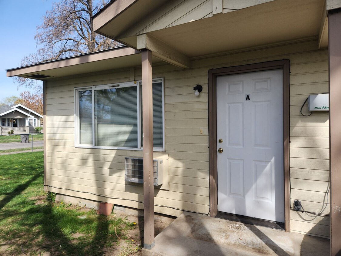 715 S 6th Ave Unit 715 S. 6th Ave A, Yakima, WA 98902 Room for Rent