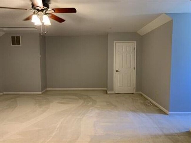 Building Photo - 335 Bristol Cir