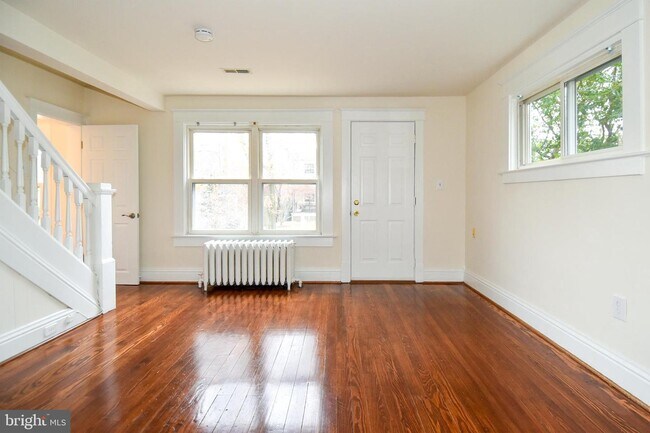 Building Photo - 637 24th St S