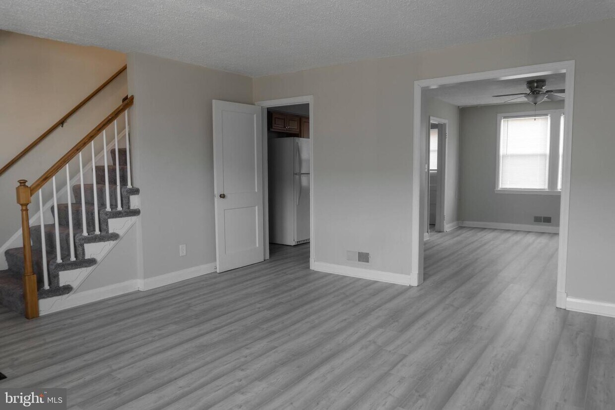 Primary Photo - 3620 Ravenwood Ave