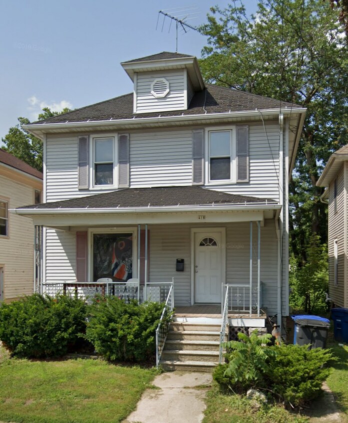 Building Photo - 418 W Irving Ave