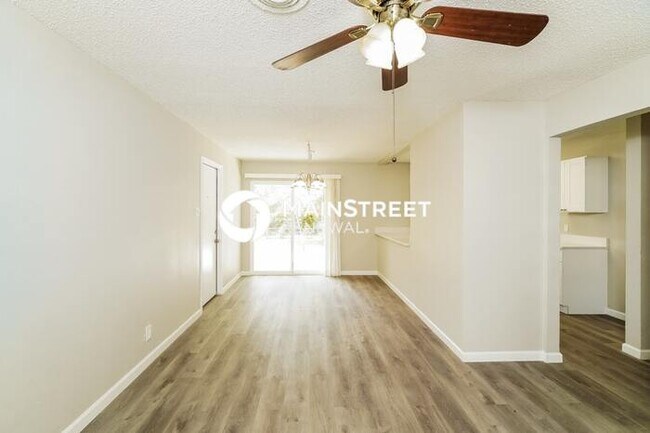 Building Photo - 3 Bedroom Pet-Friendly Home in San Antonio...